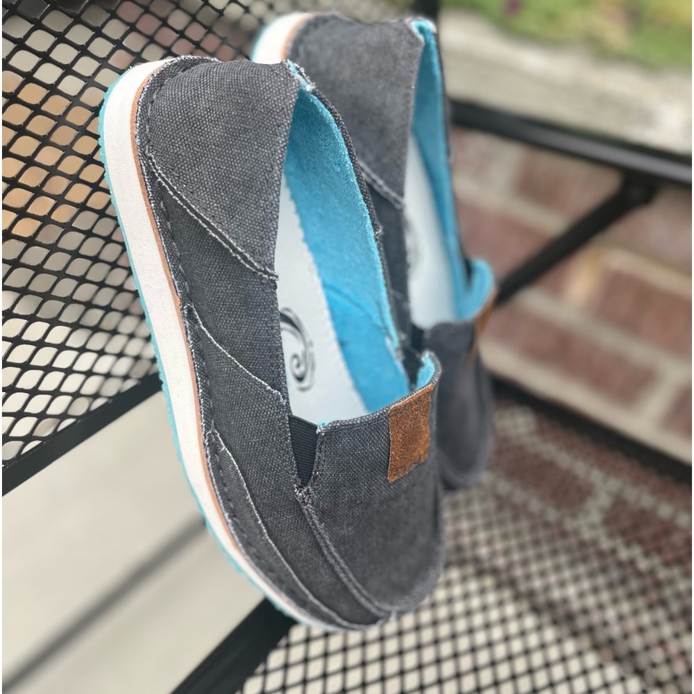 Slip ons - Picture 2 of 4